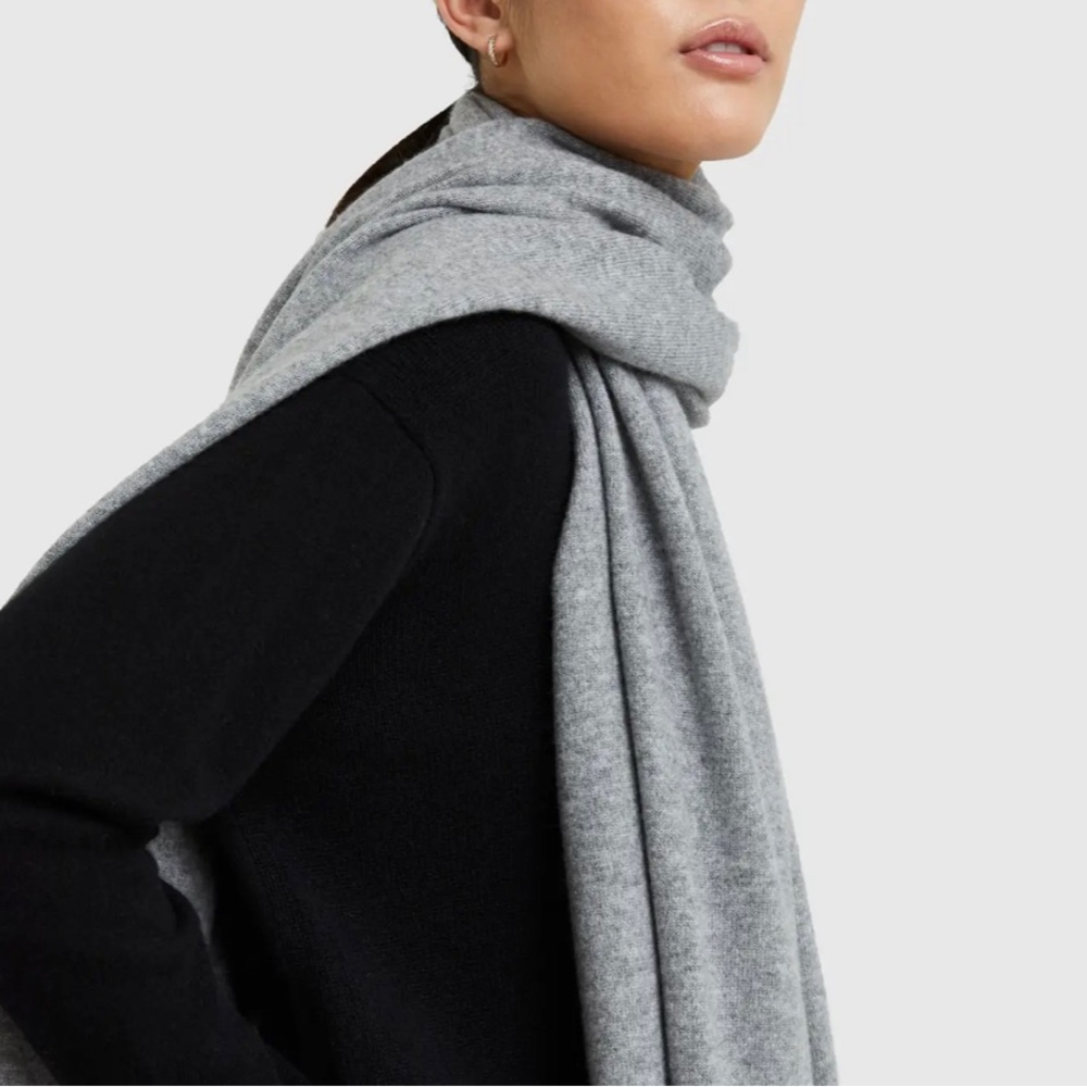 NWT Tahari 100% cashmere scarf wrap 71”x13” - Picture 5 of 5